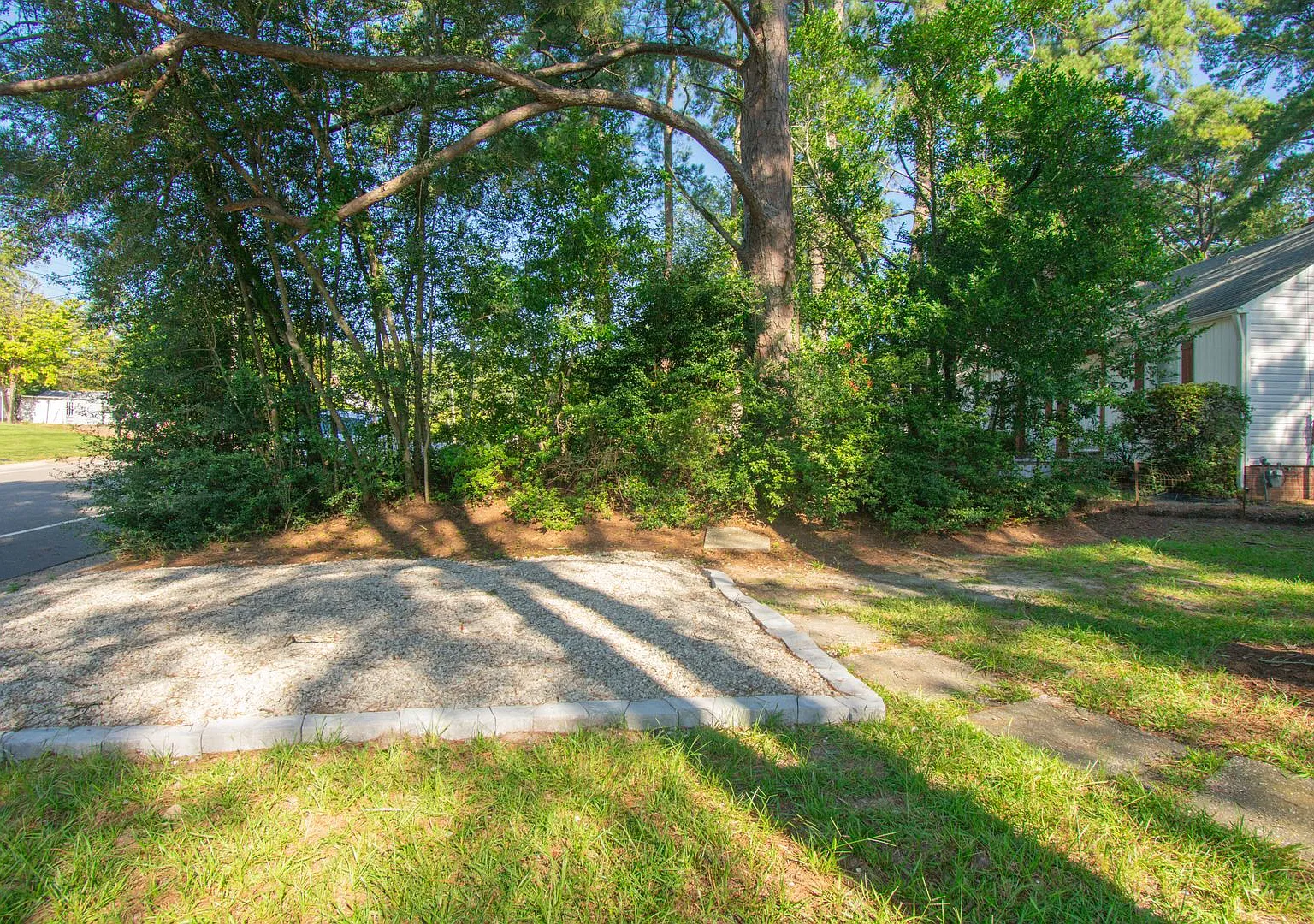 Haymount Home-2 Bedroom 1 Bathroom- Dogs Allowed! — Photo 2