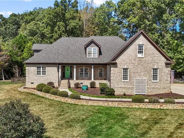 3503 Summit Lakes Dr, Browns Summit, NC 27214