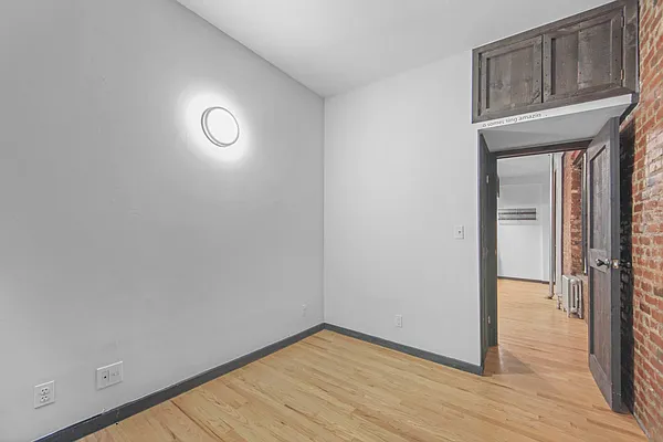 Rented by PocketBroker Inc | media 9