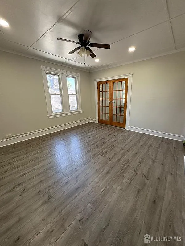 2 bed, 1.0 bath, 2250 sqft, $2,250 — Photo 2