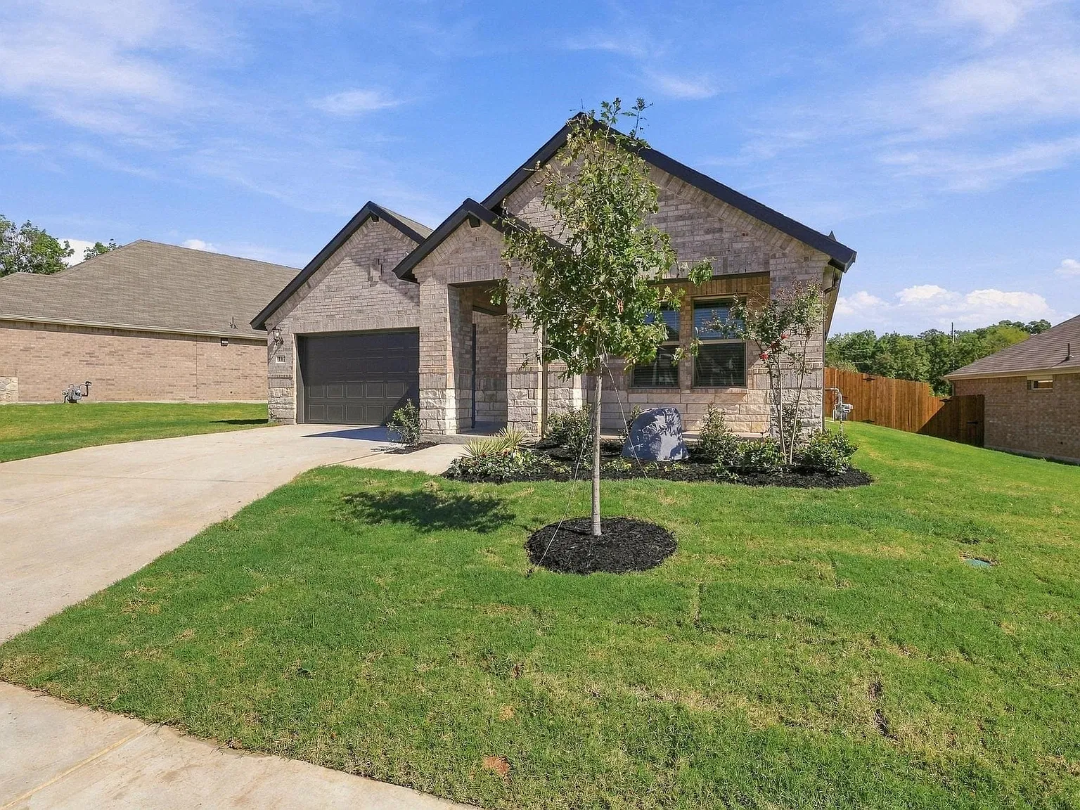 4 bed, 3.0 bath, 2059 sqft, $2,200 — Photo 2