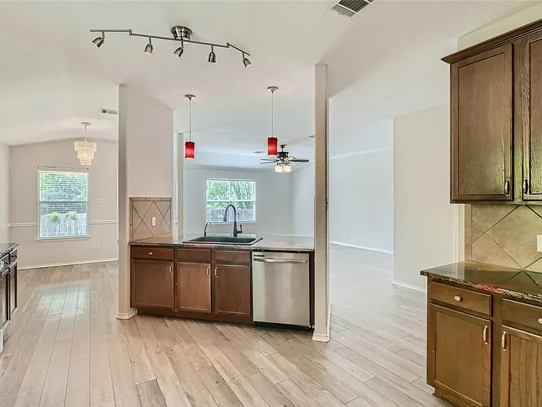 315 Waterlily Way — Photo 3