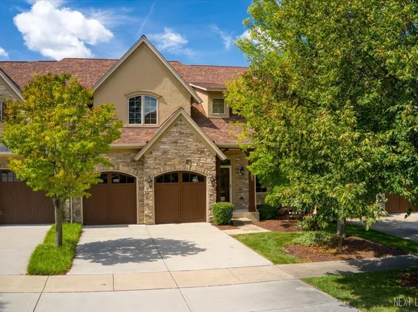 607 Bourbon Ln, Naperville, IL 60565