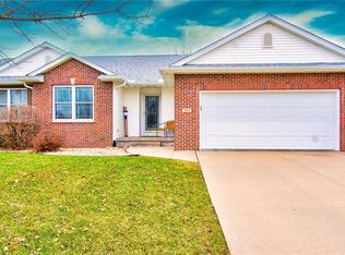 545 Shannon Dr, Robins, IA 52328