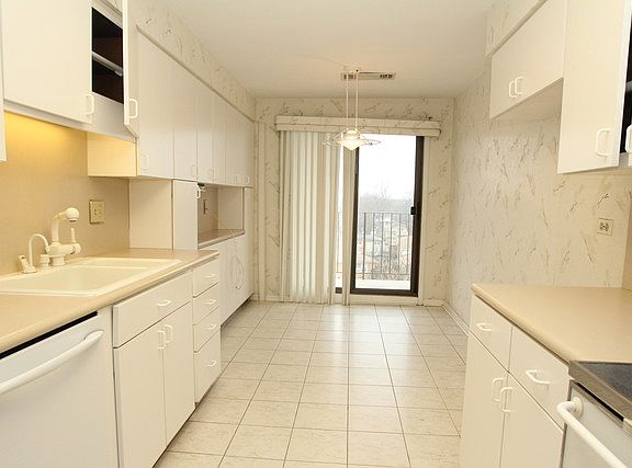 5th image of 4601 W Touhy Ave APT 612
