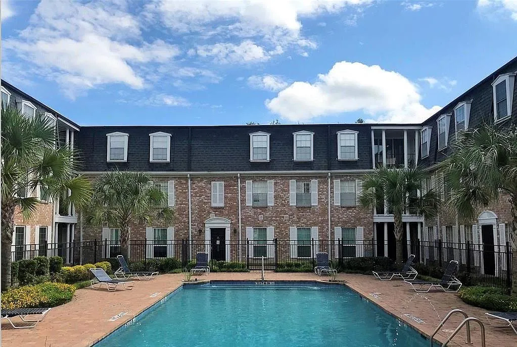 1 bed, 1.0 bath, 894 sqft, $1,875 — Photo 2