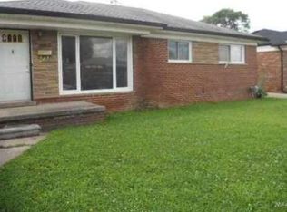 17950 Airport Rd, Fraser, MI 48026