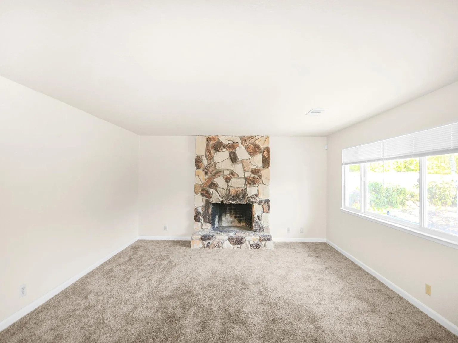 2332 Monte Vista Dr — Photo 4