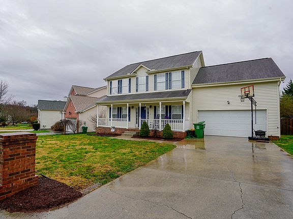 3rd image of 4400 Aylesbury Dr