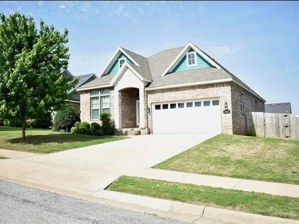 2402 N Brook Ln, Siloam Springs, AR 72761