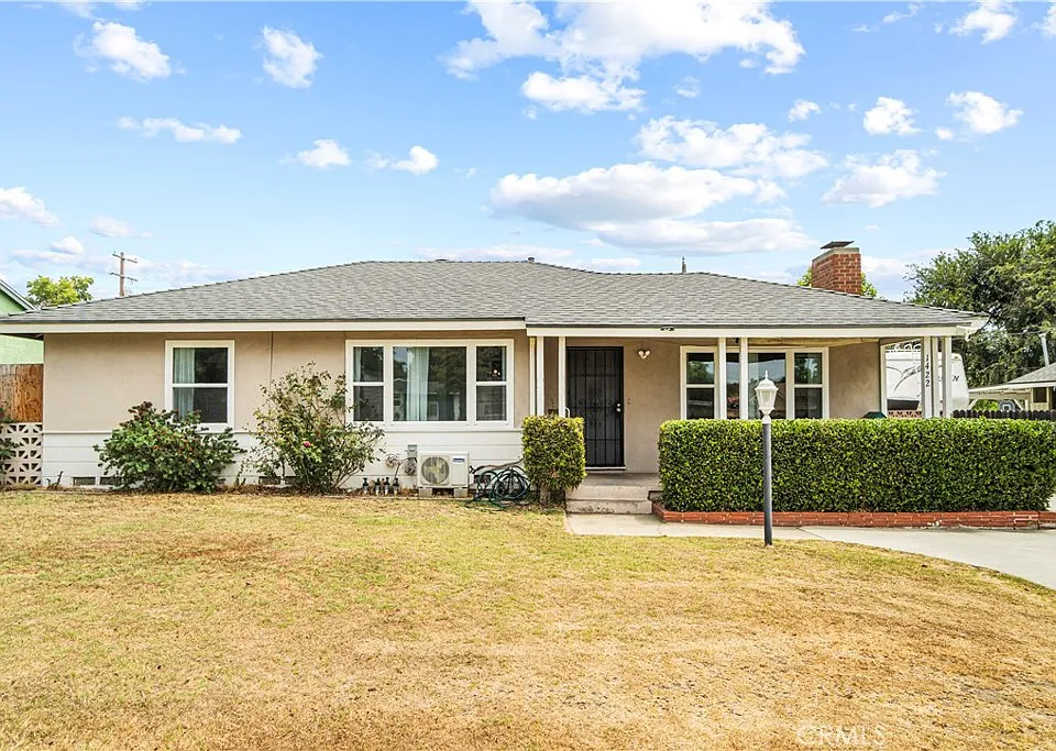 1422 N Sultana Ave