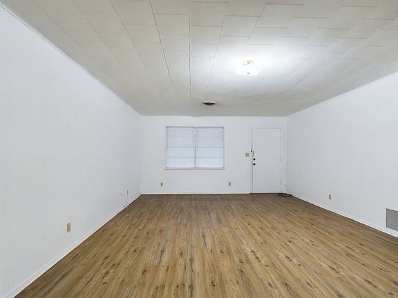 3rd image of 100 Northwest Dr #19