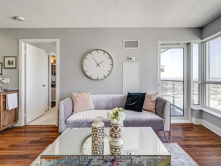 135 Village Green Sq #2415 — Photo 5
