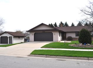 1284 Rockwell Rd, Green Bay, WI 54313