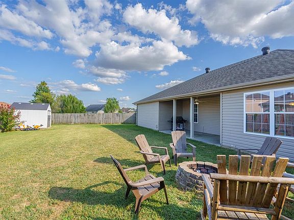 4th image of 422 Camden Cir