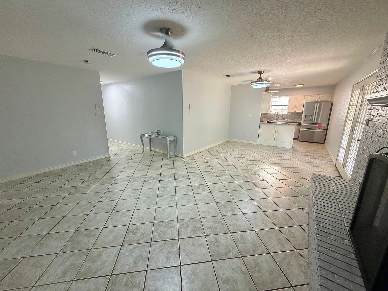 3 bed, 1364 sqft, $1,950 — Photo 4