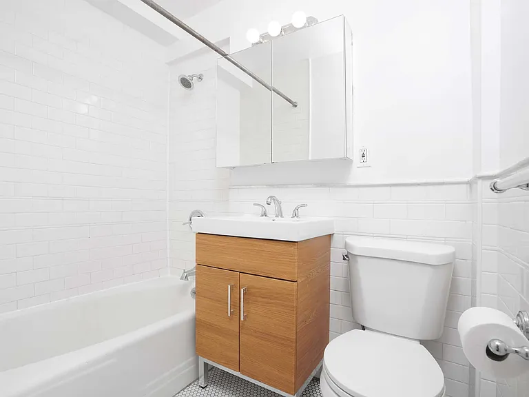 150 E 3rd St #9D — Photo 5