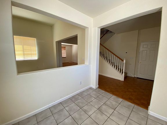 4th image of 451 Meadow Creek Dr