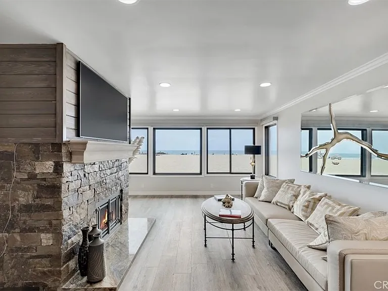 2808 W Oceanfront — Photo 5