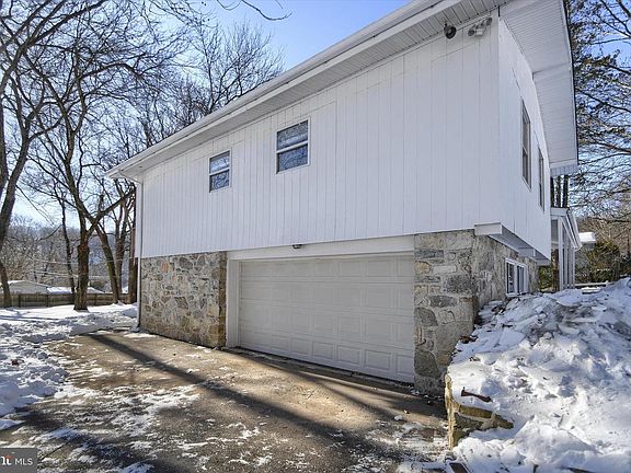 4th image of 958 Longview Rd