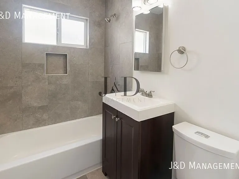 1430 Dubuque St — Photo 13