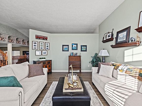5th image of 23911 E Maxwell Dr