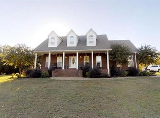 10 Falls Acres Ln, Savannah, TN 38372