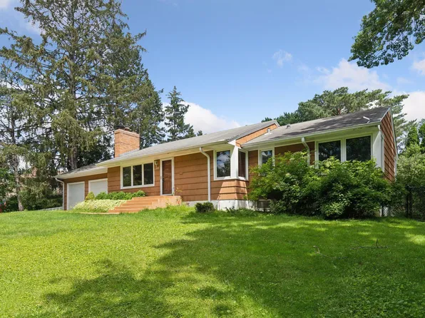 1974 Midland Hills Rd, Roseville, MN 55113