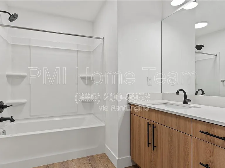 3378 Washington Blvd #202 — Photo 2