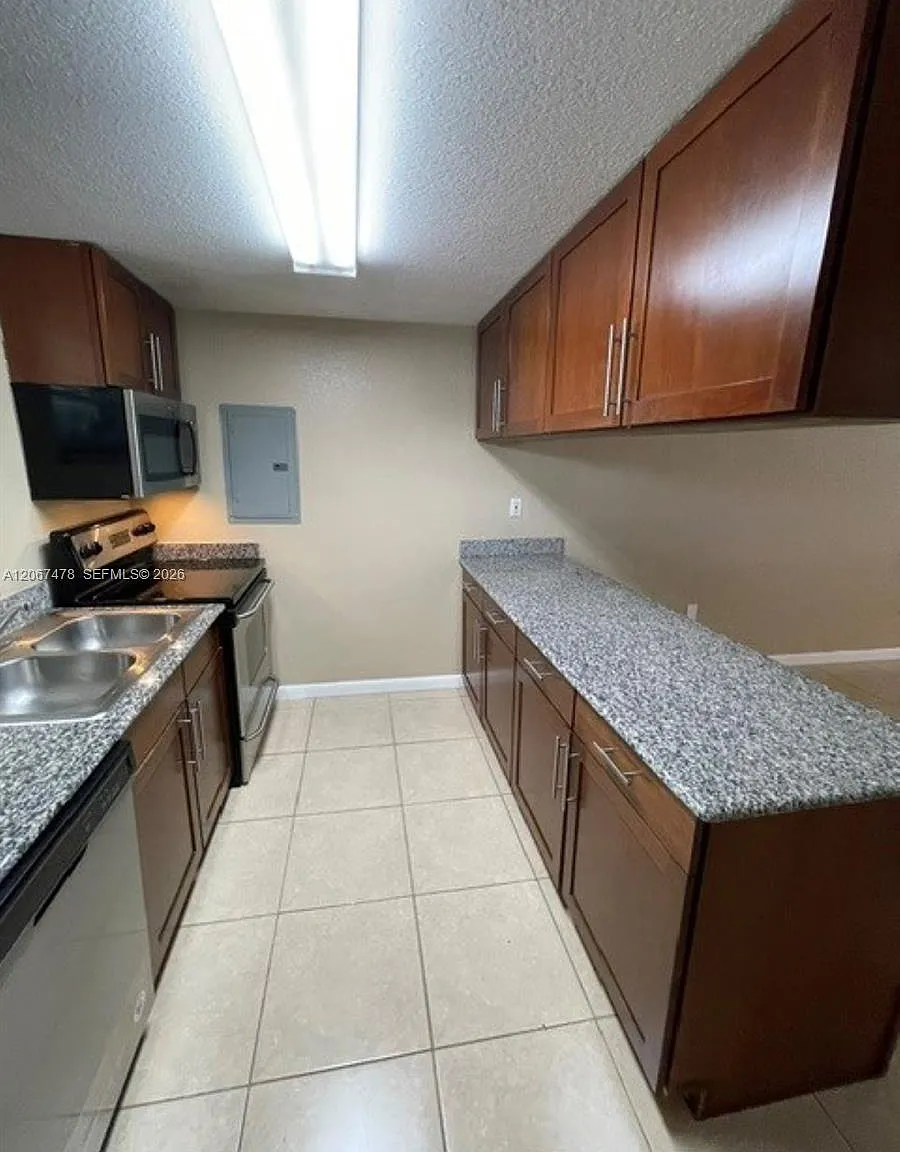Palms Of Pinecrest Condo — Photo 4
