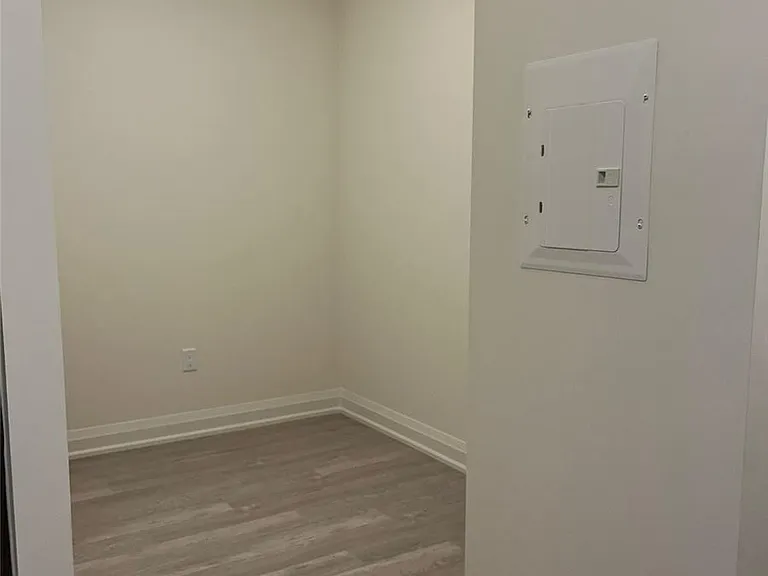 212 King William St #512 — Photo 5