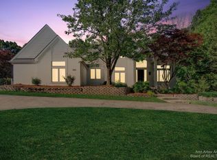 12694 Oak Hill Dr, Dexter, MI 48130