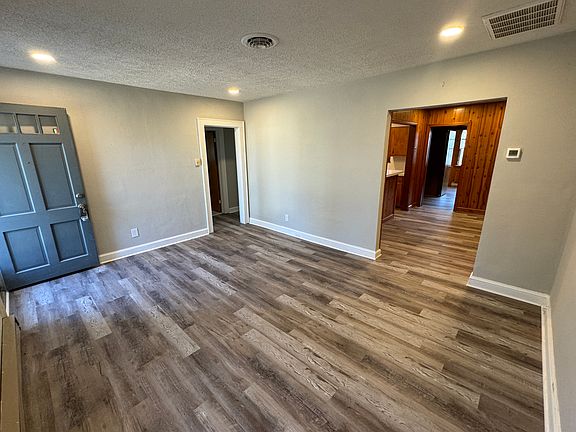 2nd image of 1221 Frank St