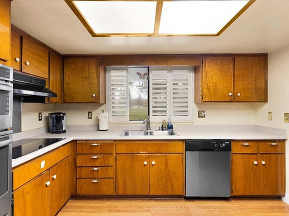 3rd image of 9467 Bond Rd