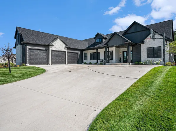 18504 Fontana Dr, South Bend, IN 46637