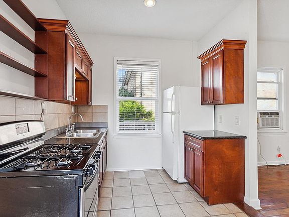 5th image of 1416 Saint Andrew St APT B