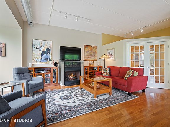3rd image of 4846 N Clark St APT 208