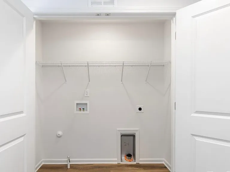 2637 Capitol Dr — Photo 19