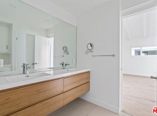 17 Topsail St APT 4, Marina Del Rey, CA 90292