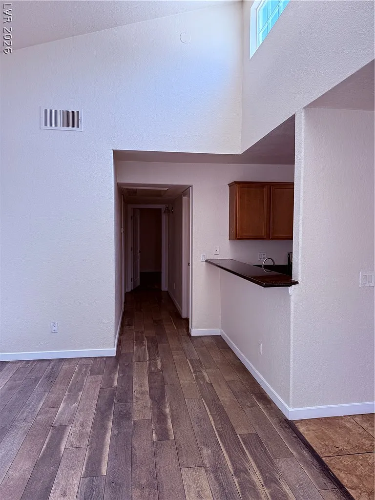 3 bed, 2.0 bath, 1061 sqft, $1,700 — Photo 3