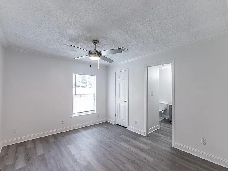 114 Varsity Dr — Photo 14
