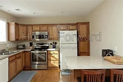 4 bed, 2.5 bath, 1771 sqft, $1,995 — Photo 4