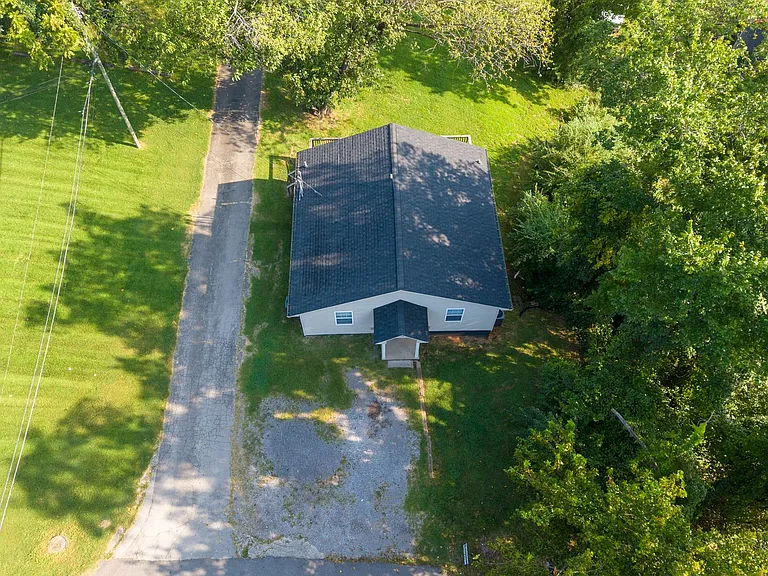 308 Gill St — Photo 2
