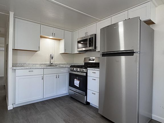 2nd image of 4 Rocket Cir