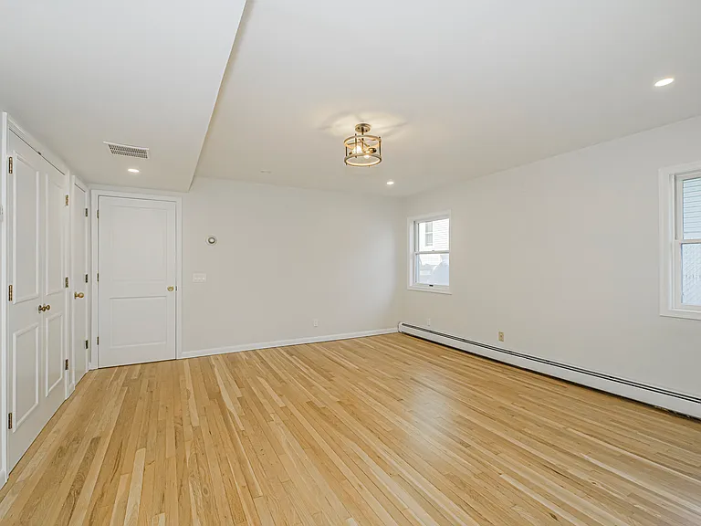 Sherwood Ave — Photo 9