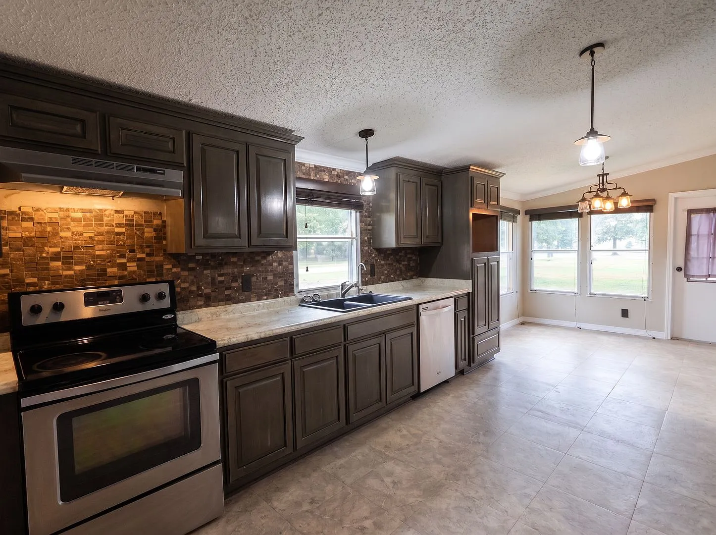 Blanchard - 3 Bed 2 Bath - 1 Acre Lot — Photo 4