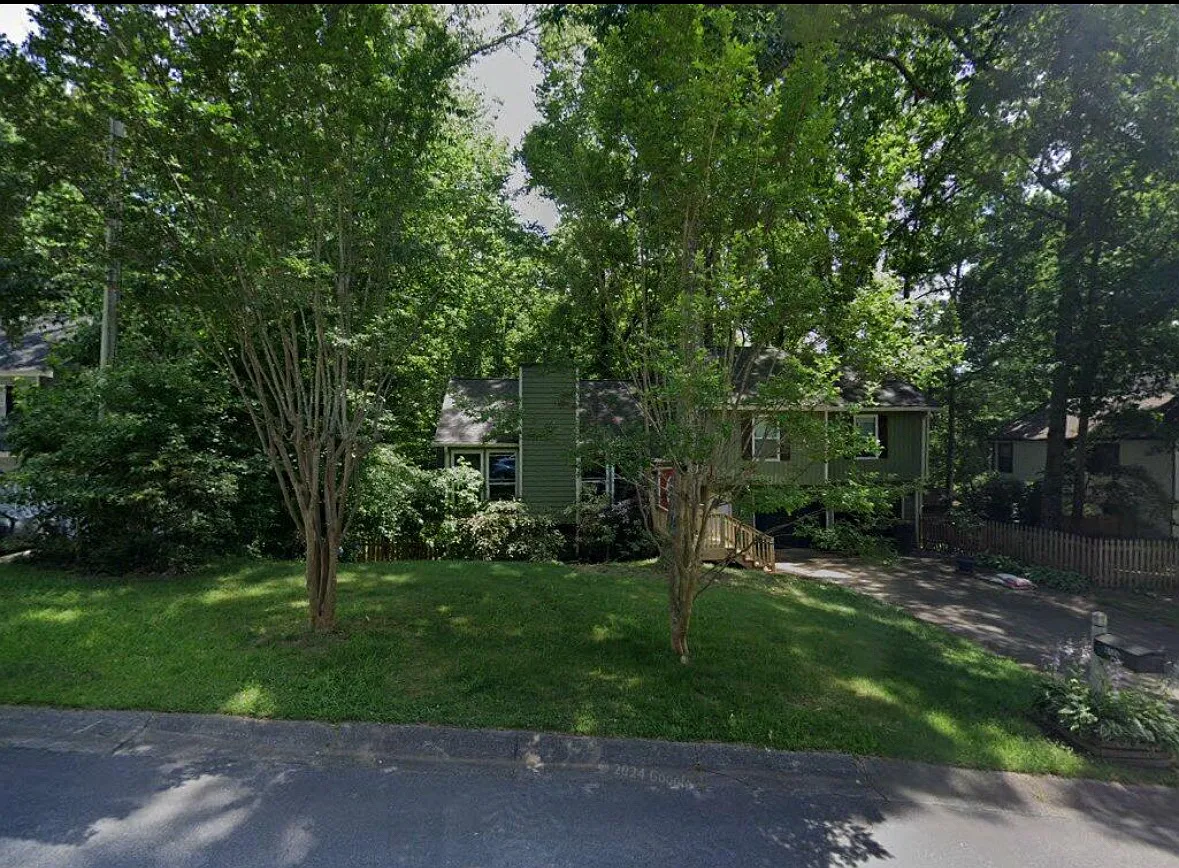 4124 Inola Trl NE — Photo 1