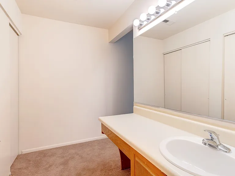 Hunter's Run Apartments — Photo 20