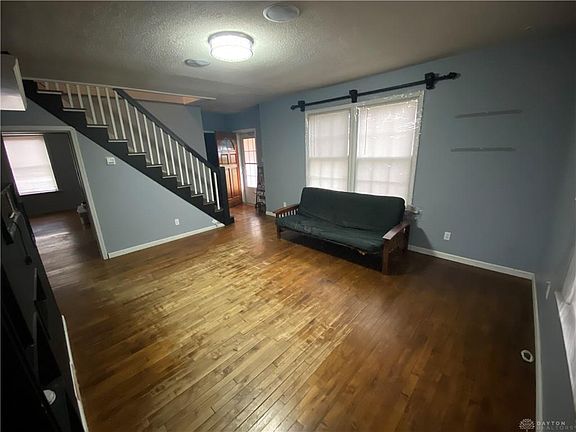2nd image of 725 Uhrig Ave