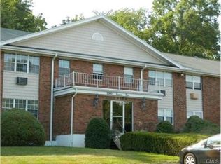 1000 Knapps Hwy APT 11, Fairfield, CT 06825